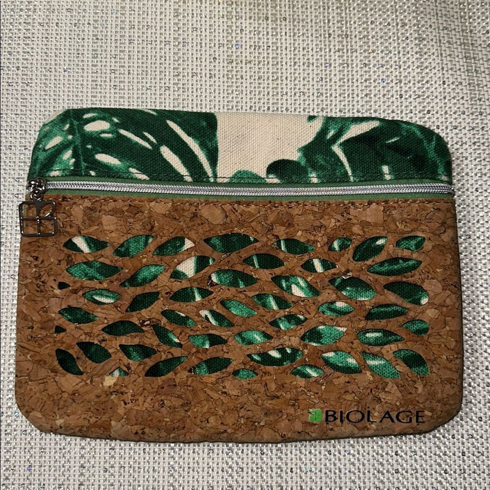 BIOLAGE Ivory Green Tan Cotton Canvas Oak Cork Zip Make Up Cosmetic Travel Bag